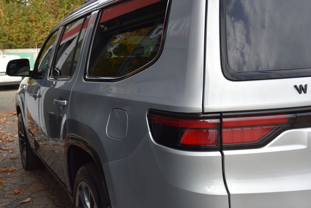 Jeep Wagoneer