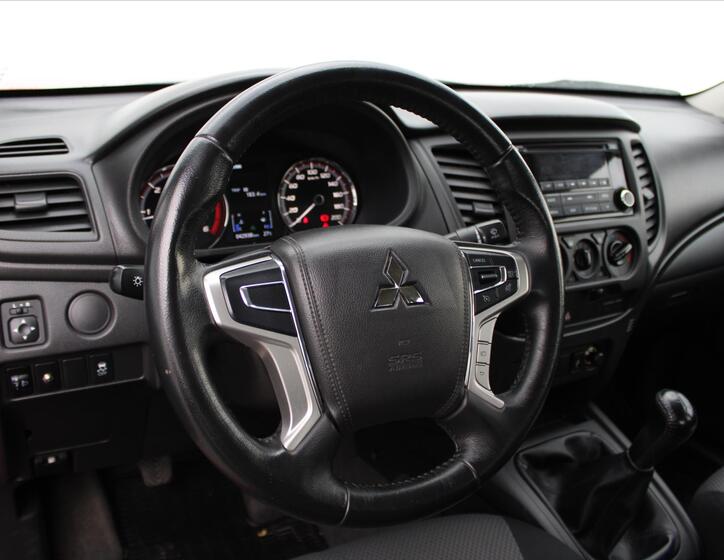 Mitsubishi L200 17
