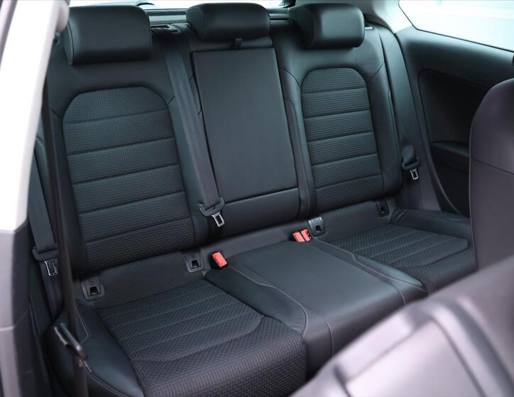 Volkswagen Golf 15