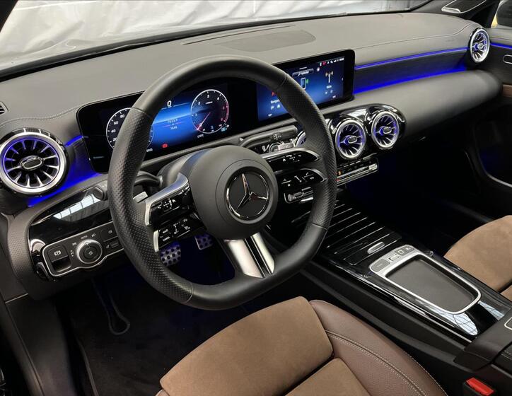Mercedes-Benz CLA 9