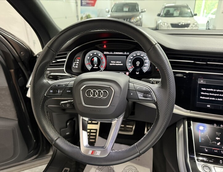 Audi Q7 8