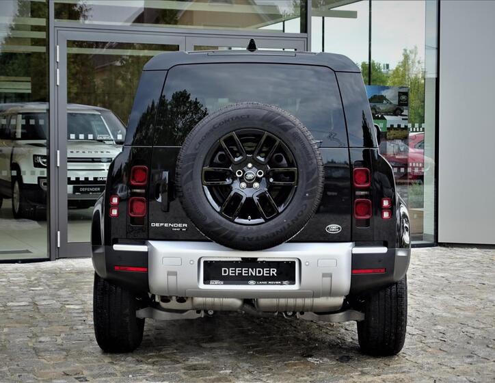 Land Rover Defender 3
