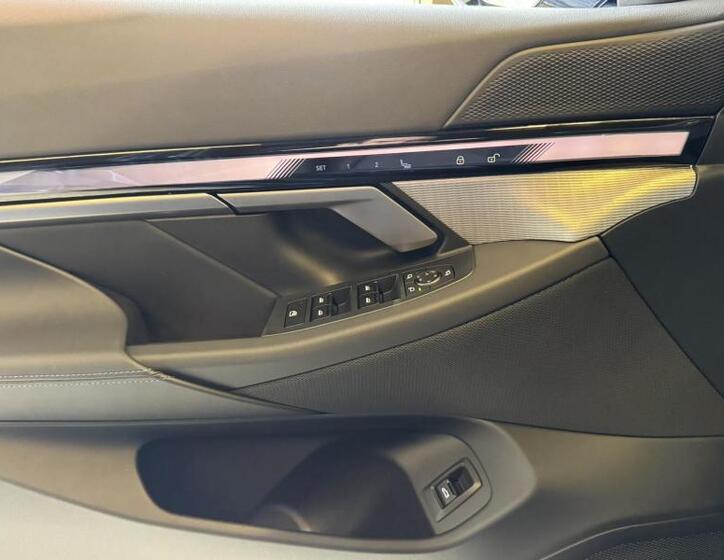 BMW i5 15