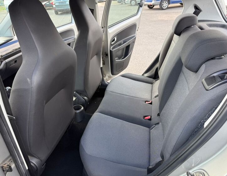 Volkswagen up! 12