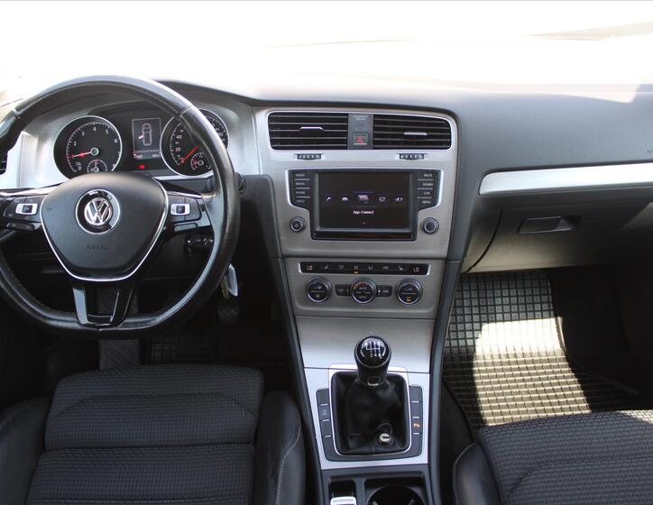 Volkswagen Golf 13