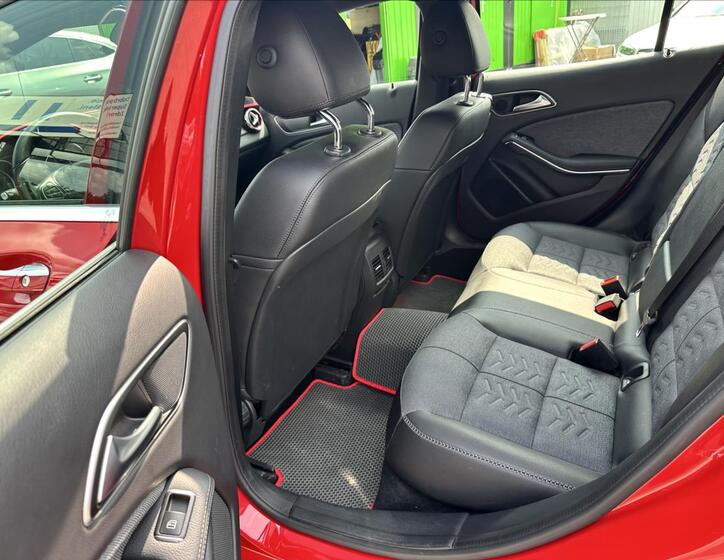Mercedes-Benz GLA 11