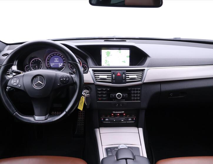 Mercedes-Benz Třídy E 30