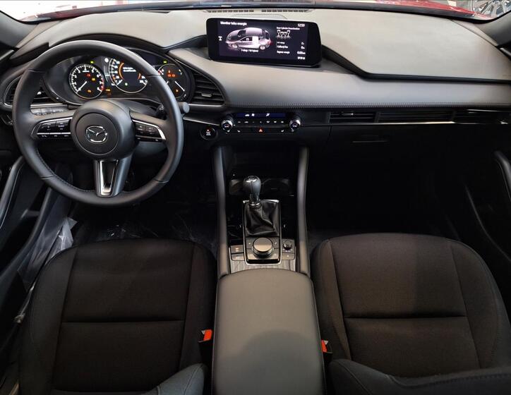 Mazda 3 8
