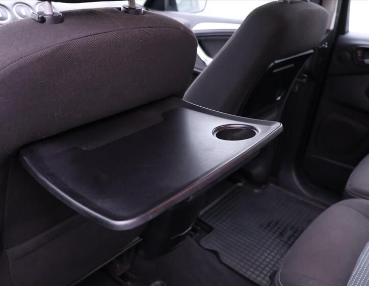 Ford Galaxy 29