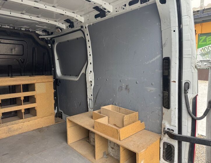 Nissan NV400 24