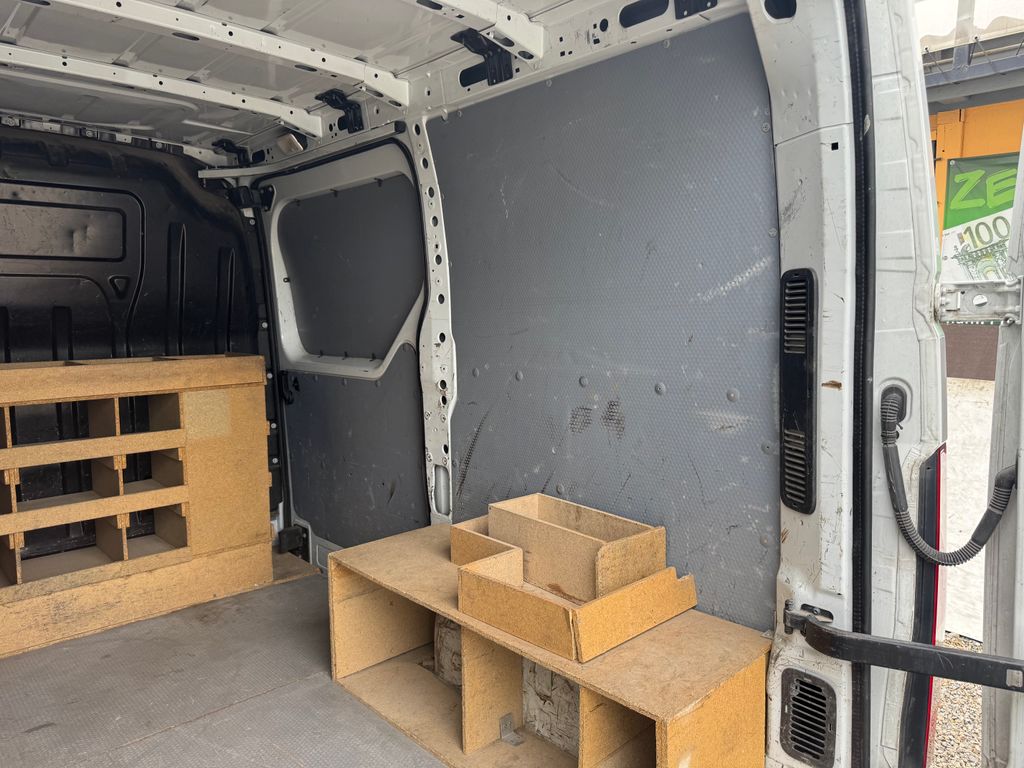 Nissan NV400