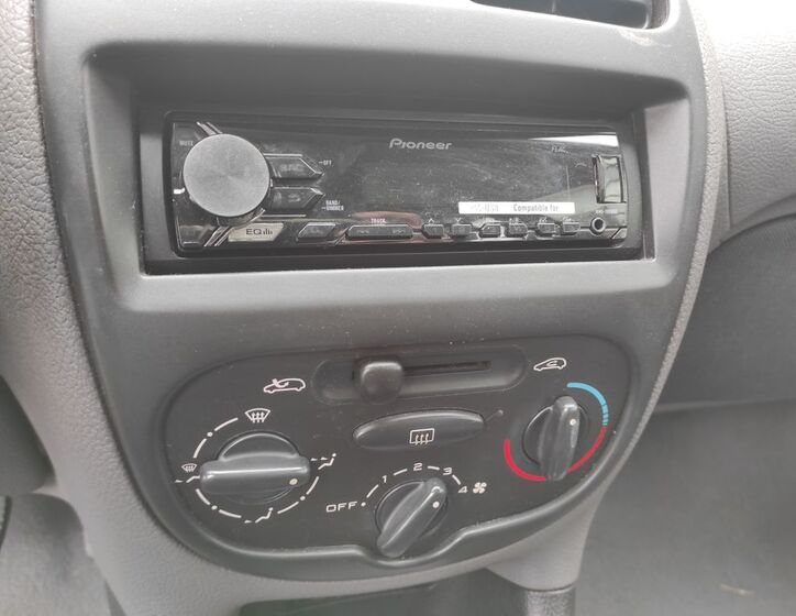 Peugeot 206 13