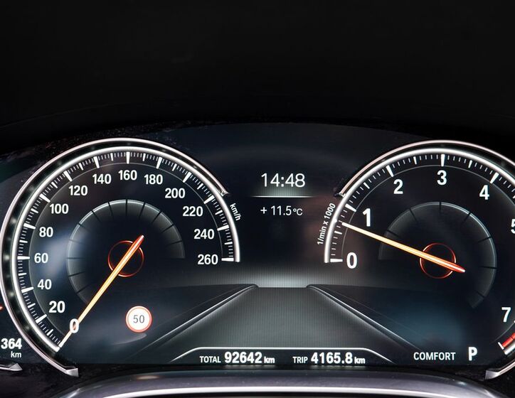 BMW Řada 7 37