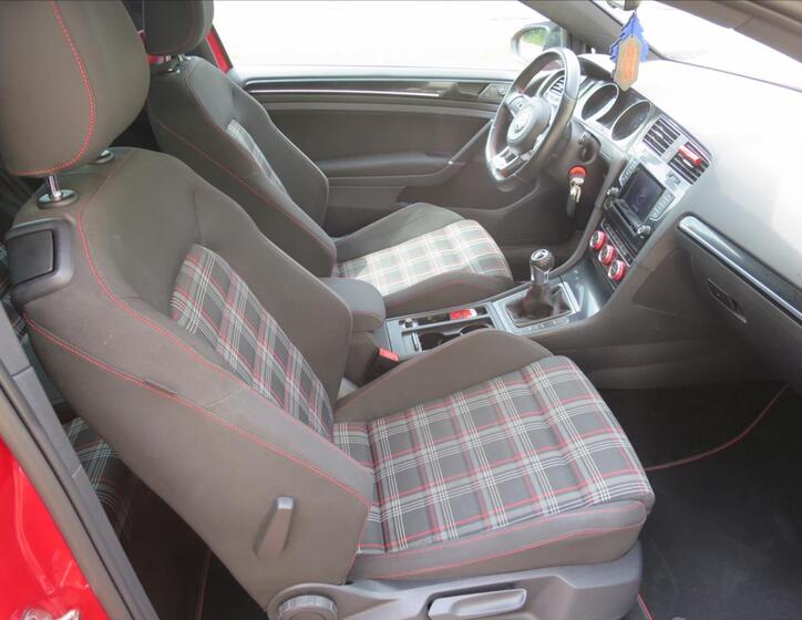 Volkswagen Golf 26