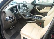 Jaguar F-Pace 10