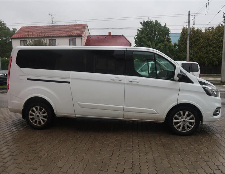 Ford Tourneo Custom 3