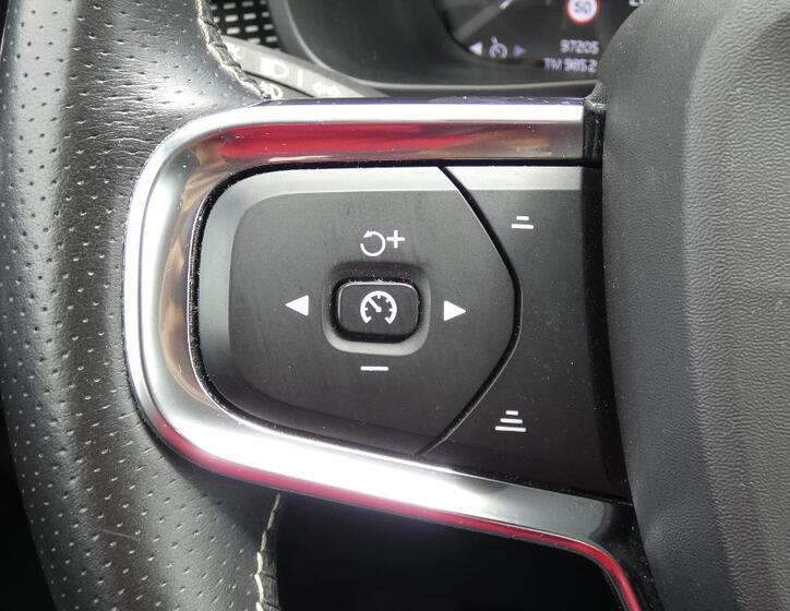 Volvo XC40 11