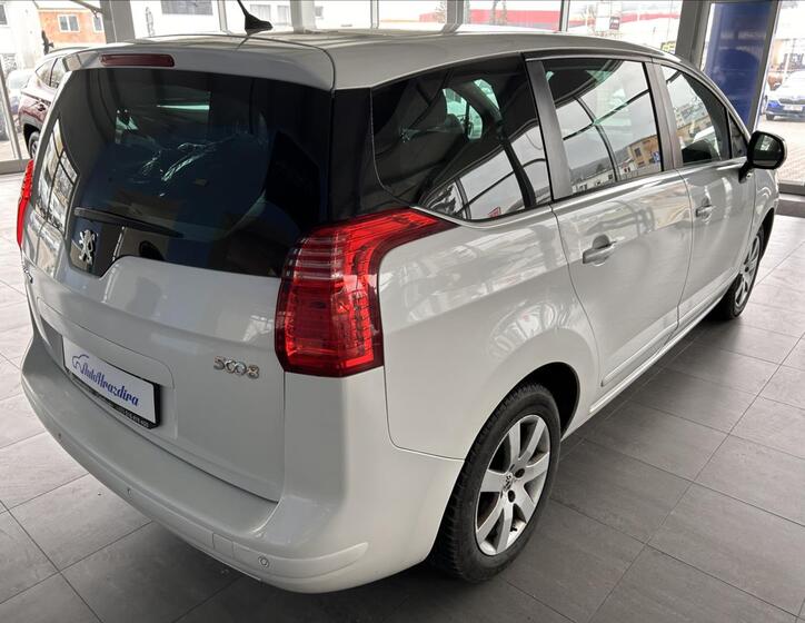 Peugeot 5008 6
