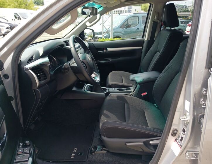 Toyota Hilux 9