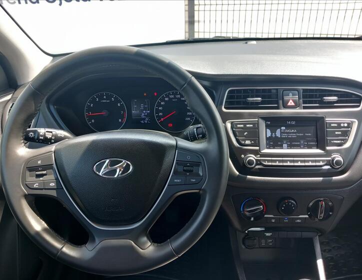 Hyundai i20 9