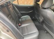 Lexus IS 300h 10