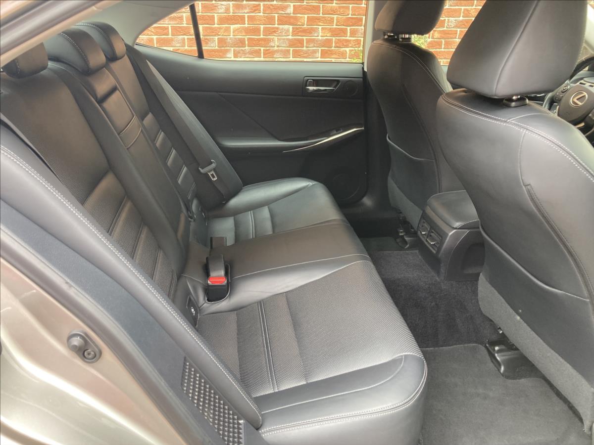 Lexus IS 300h