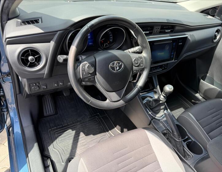Toyota Auris 7