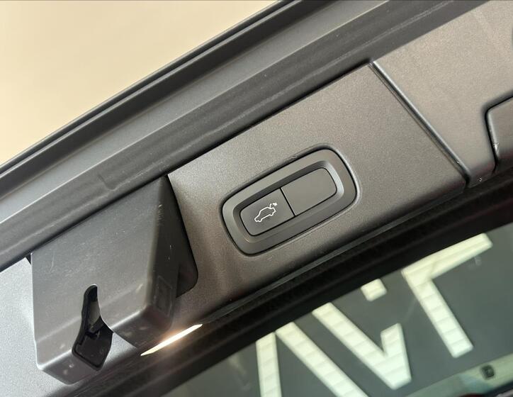 Volvo V90 17
