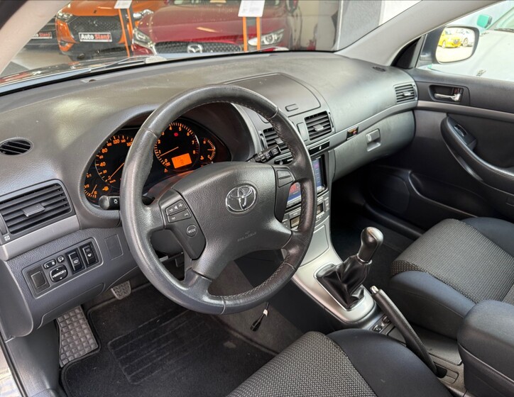 Toyota Avensis 9