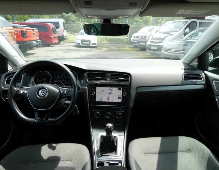 Volkswagen Golf 26