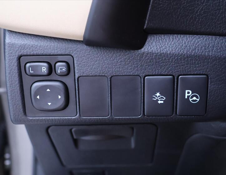 Toyota Corolla 16