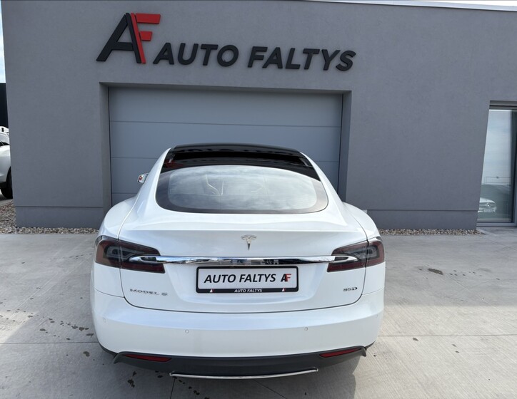 Tesla Model S 7