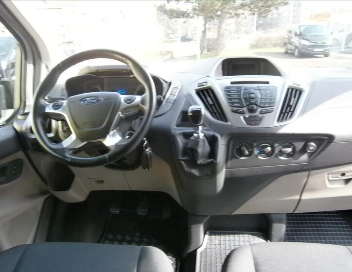 Ford Tourneo Custom 11