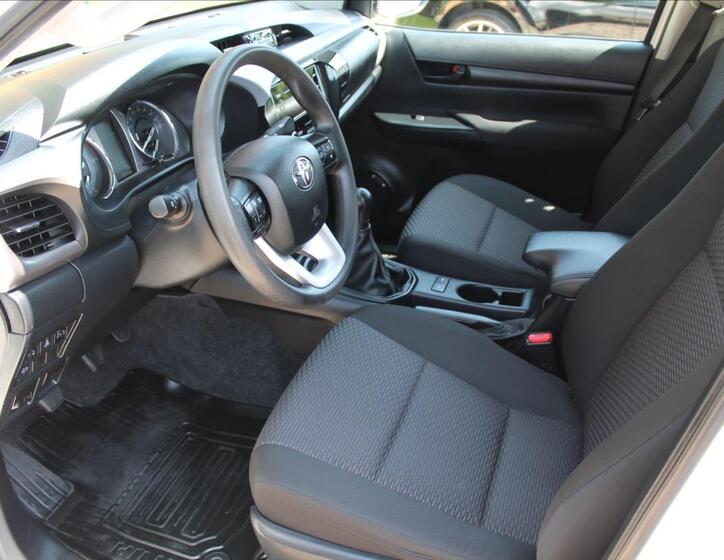 Toyota Hilux 7