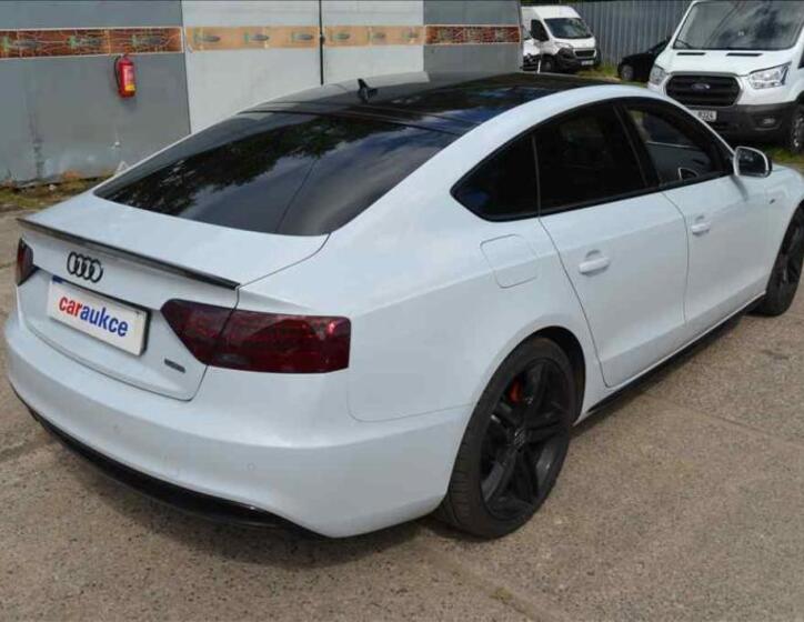 Audi A5 4