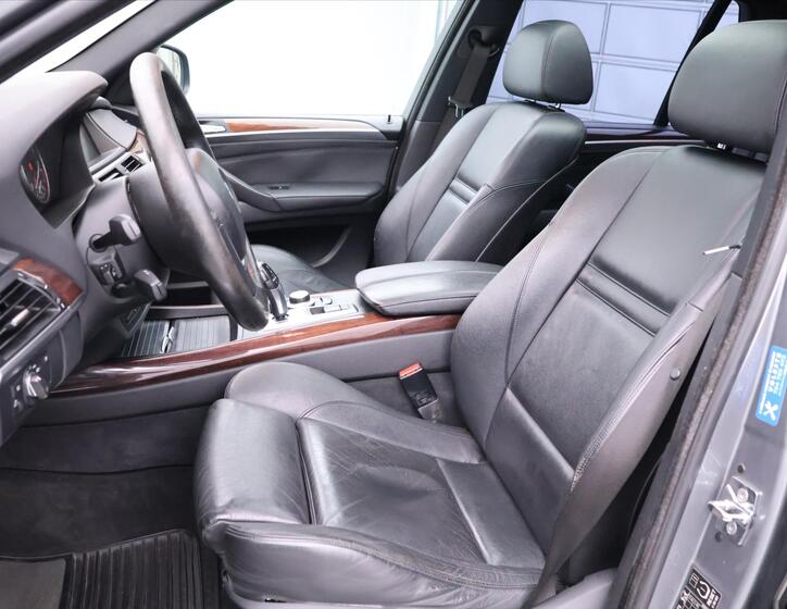 BMW X5 8