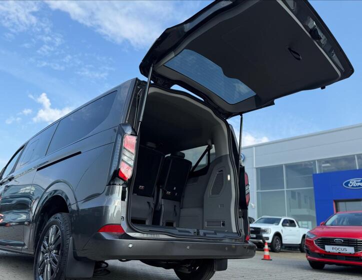 Ford Tourneo Custom 11