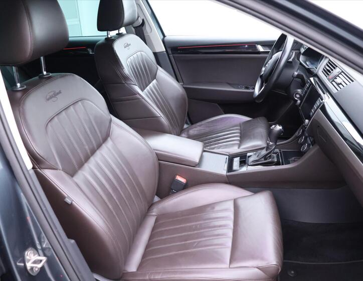 Škoda Superb 12