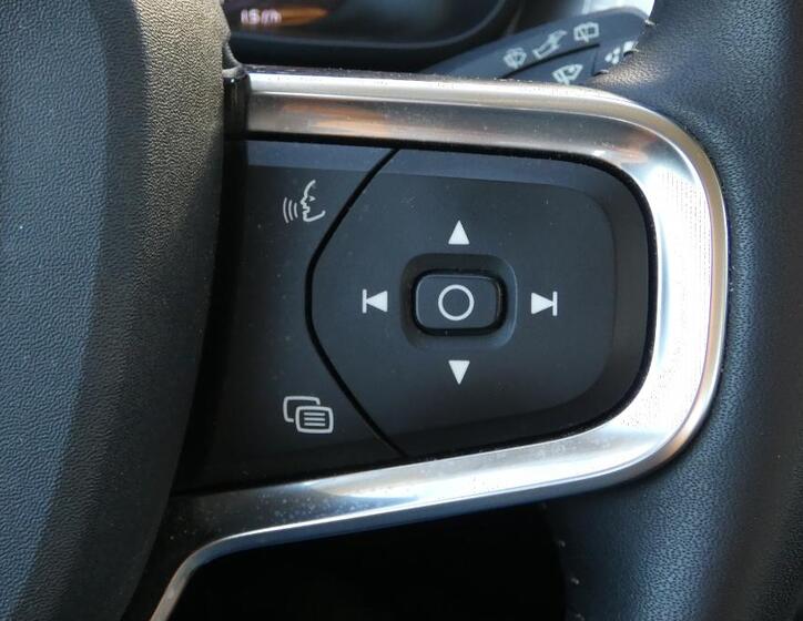 Volvo XC40 12