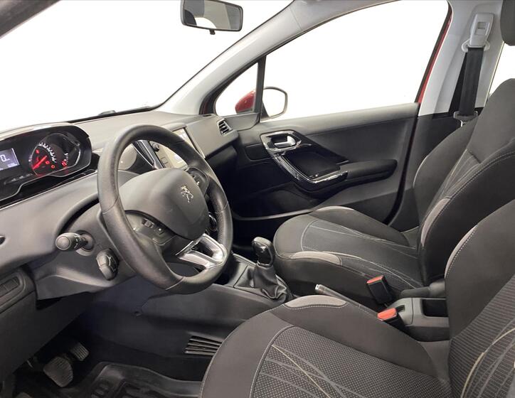 Peugeot 208 5