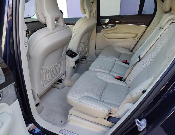 Volvo XC90 17