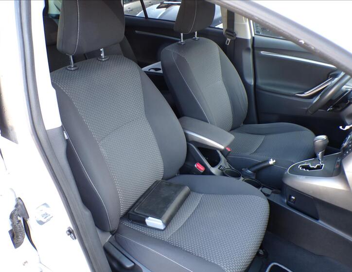 Toyota Verso 25