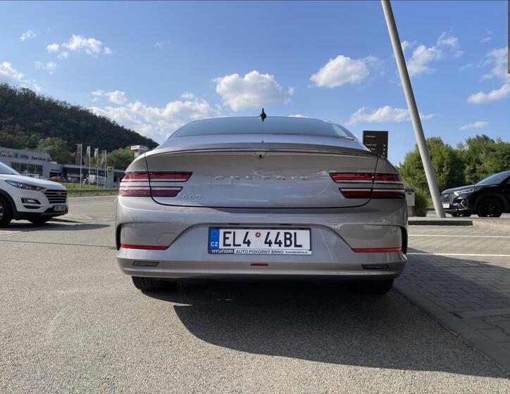 Hyundai Genesis 6