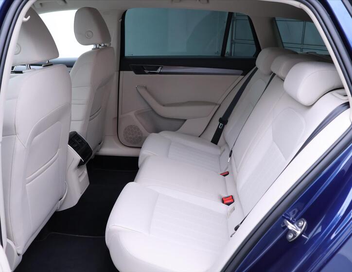 Škoda Superb 16
