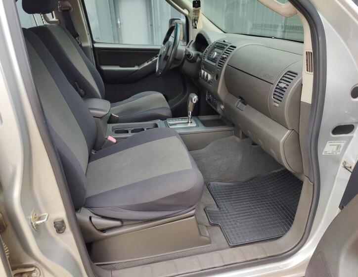 Nissan Navara 25