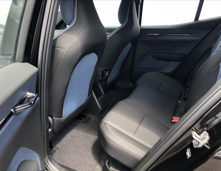Volvo EX30 12