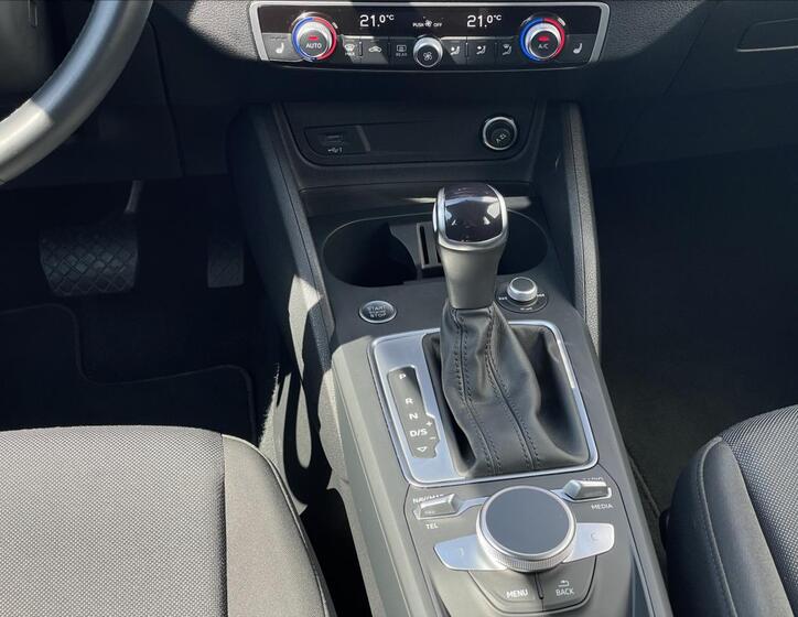 Audi Q2 12