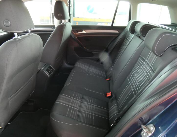 Volkswagen Golf 11