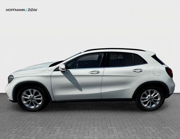 Mercedes-Benz GLA 8