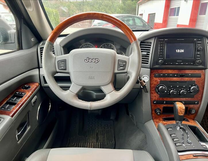 Jeep Grand Cherokee 8